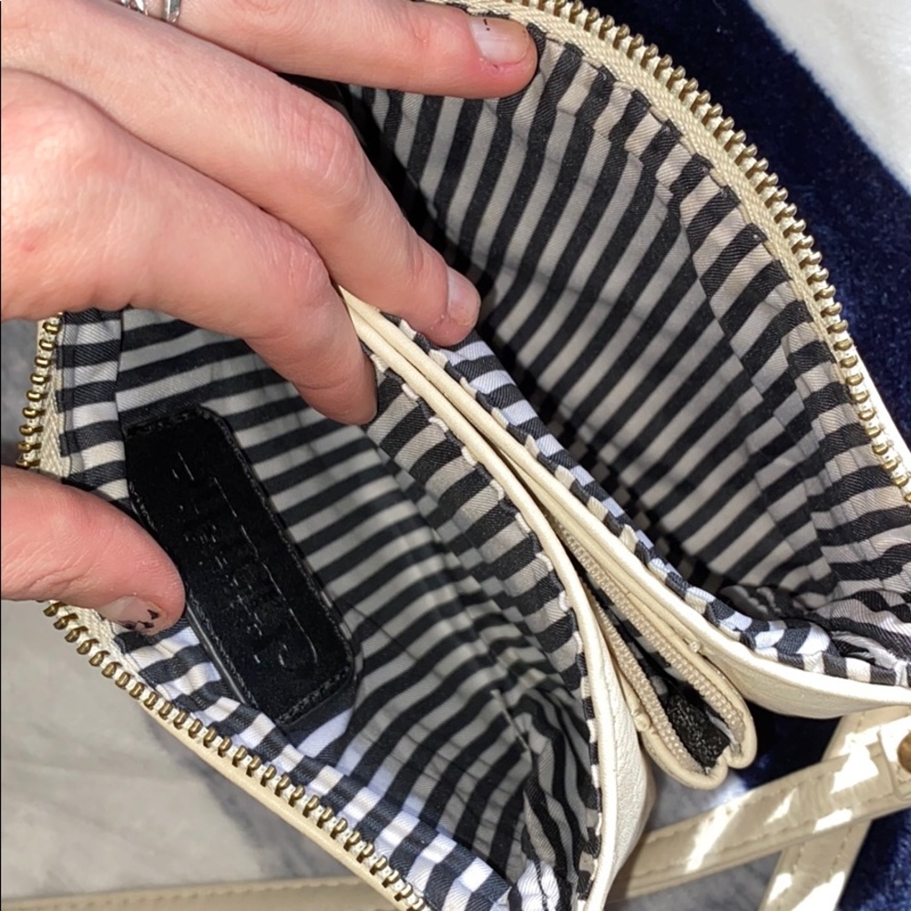 Charming Charlie clutch crossbody bag - Picture 3 of 8